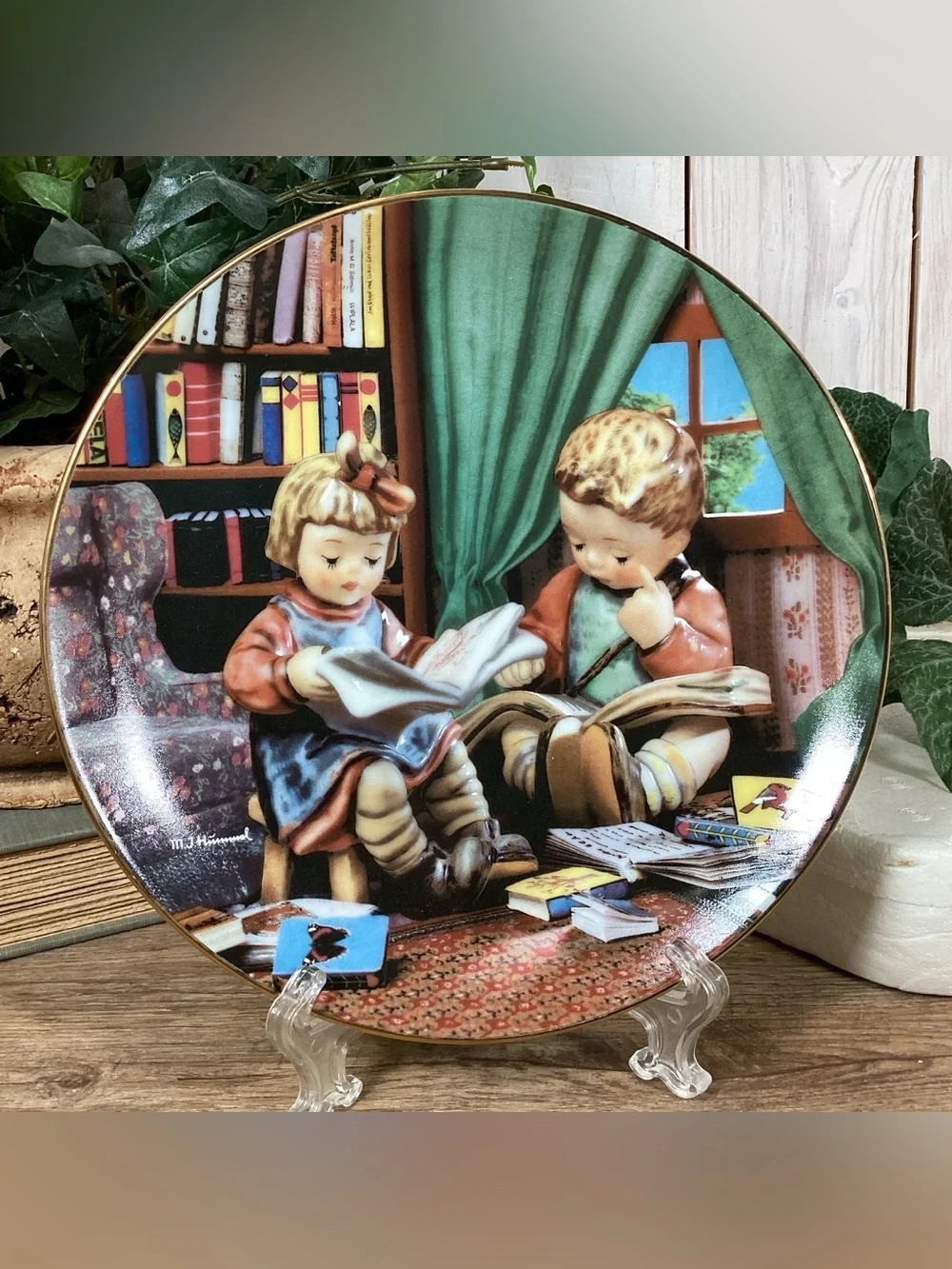 M.I. Hummel 1990 “Budding Scholars”, Little Companions Plate Danbury Mint #Q9971